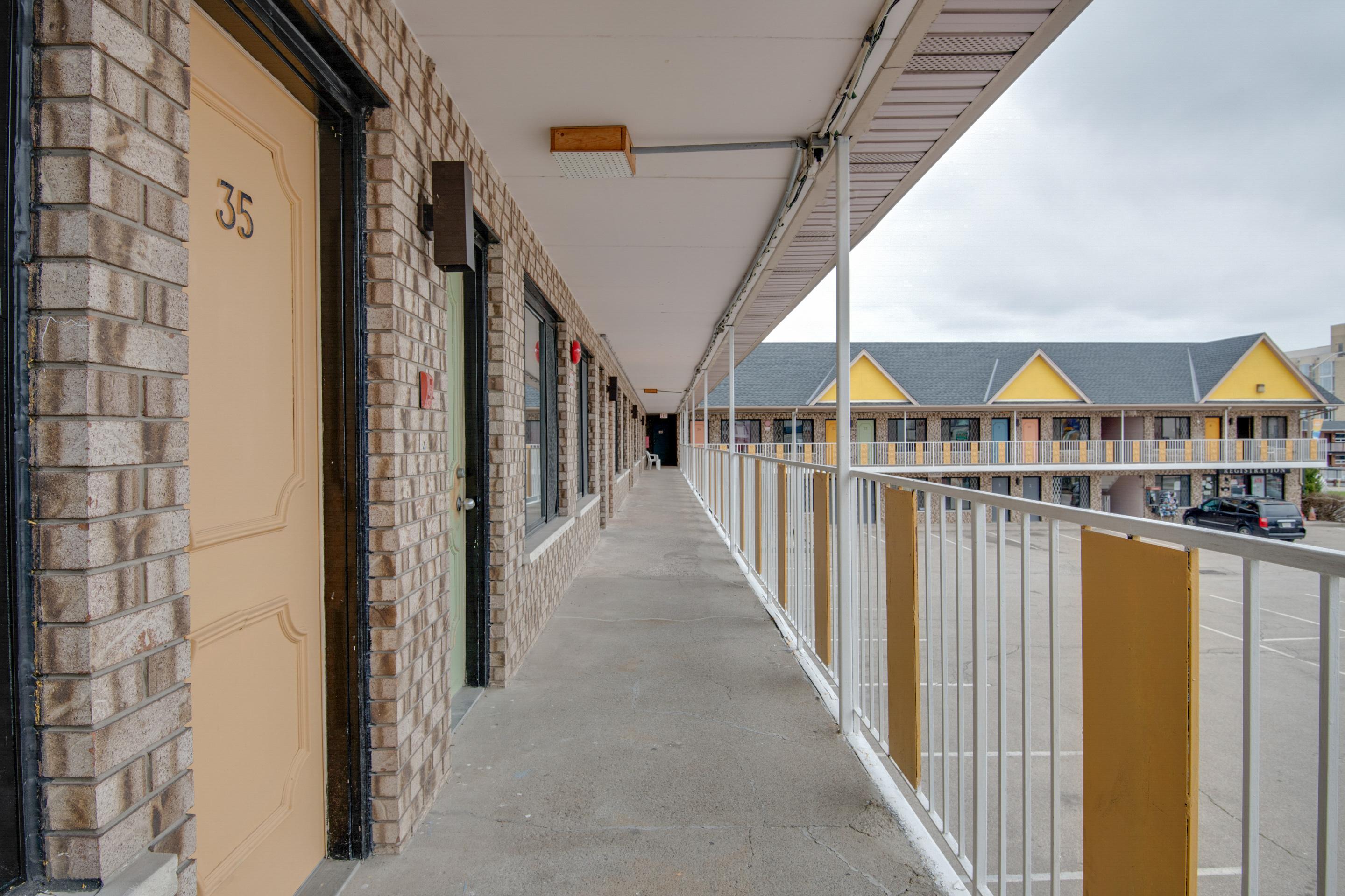 Falls Inn Near Casino Niagara By Oyo Экстерьер фото